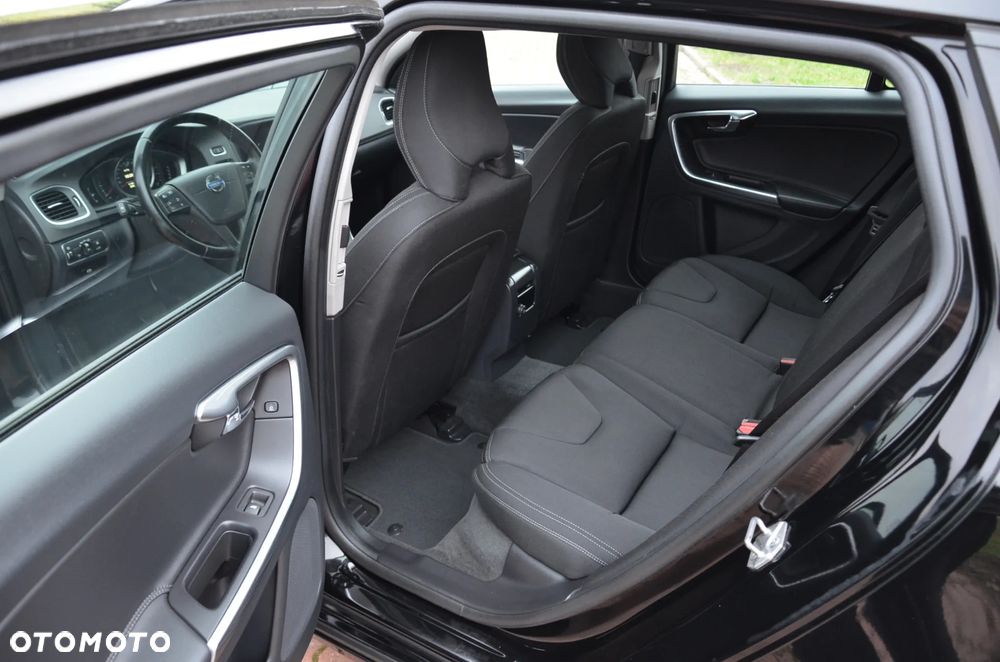 Volvo V60 D4 Geartronic Momentum - 23