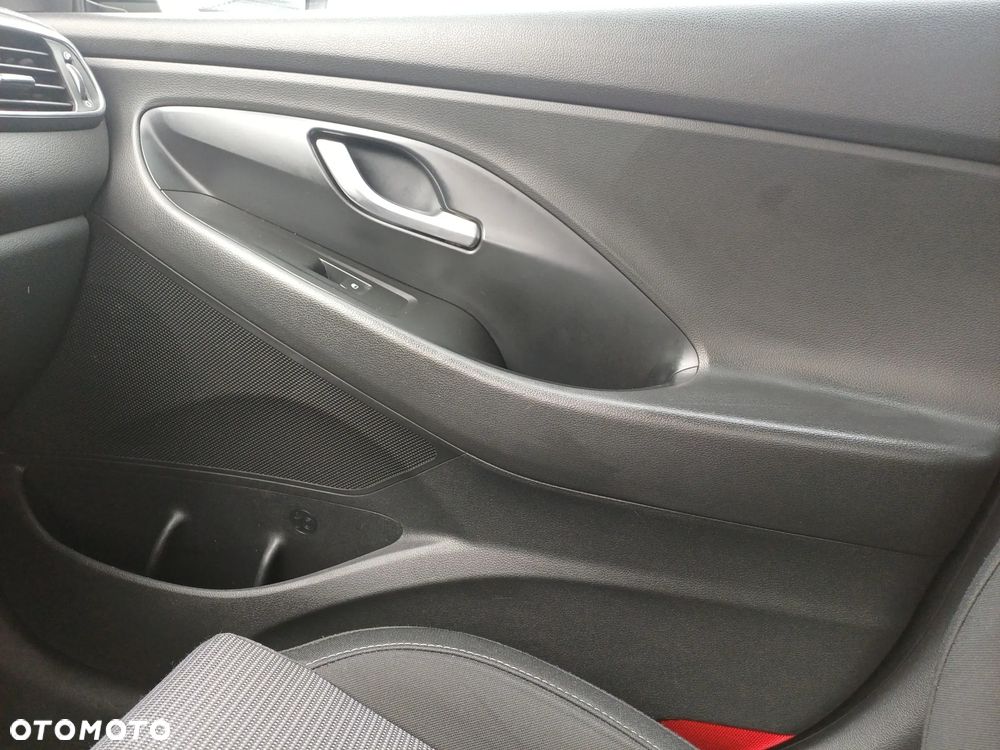 Hyundai i30 1.5 DPI Classic + - 17