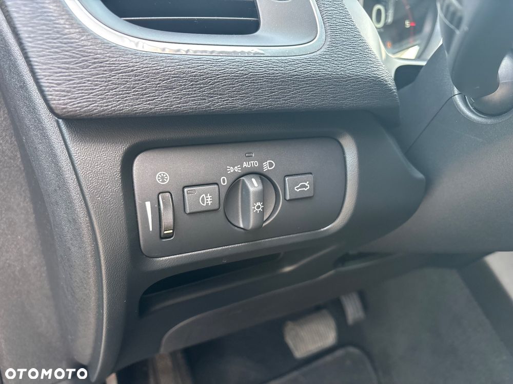 Volvo V40 Cross Country - 22