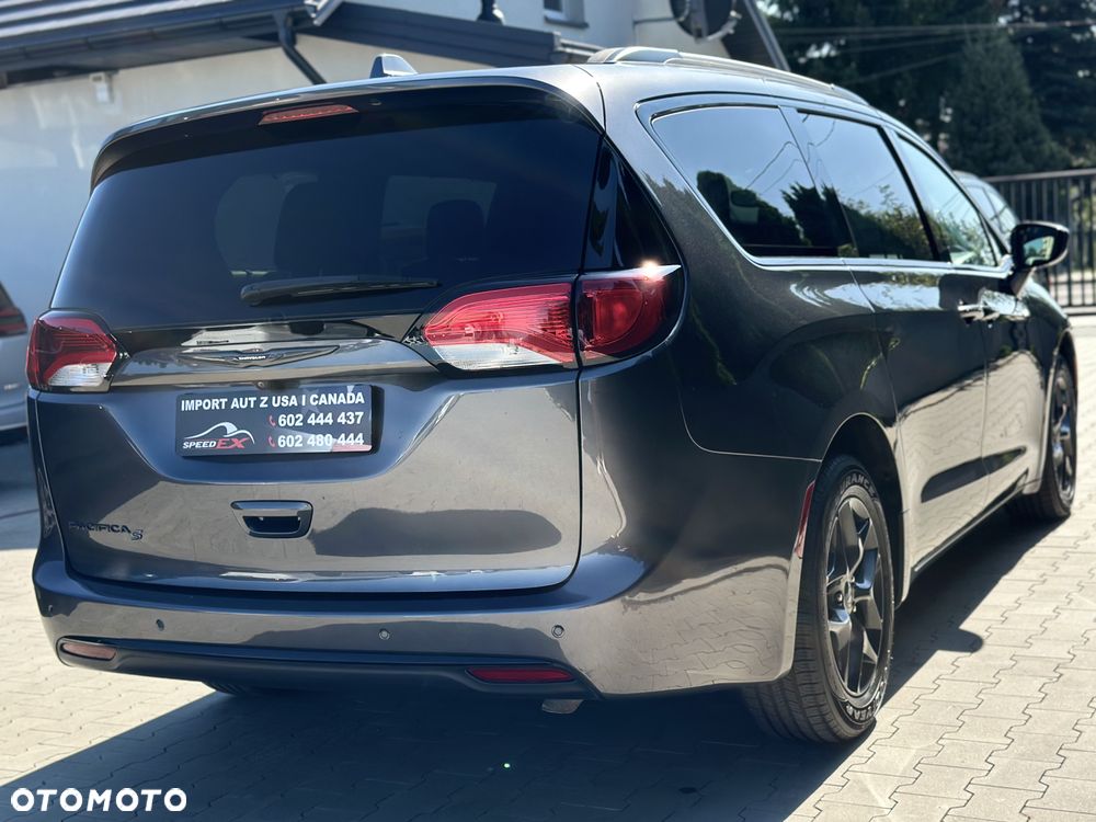 Chrysler Pacifica - 13
