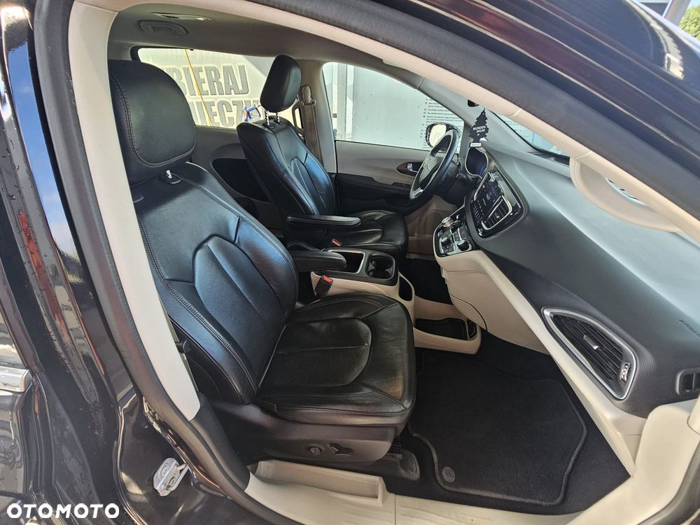 Chrysler Pacifica - 18