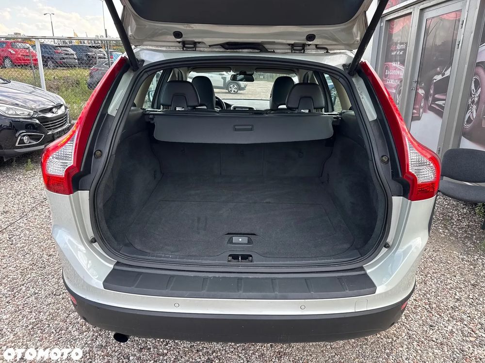Volvo XC 60 D4 Momentum - 16