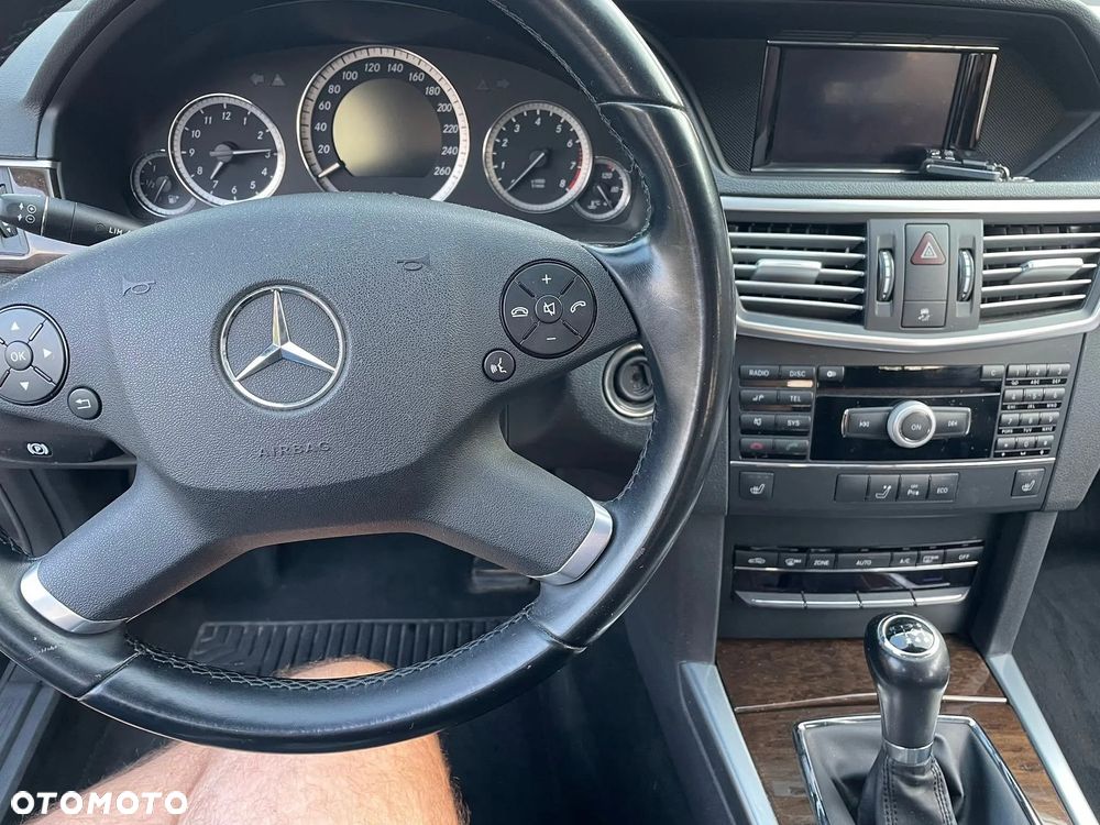 Mercedes-Benz Klasa E 200 CGI BlueEffICIENCY Elegance - 6