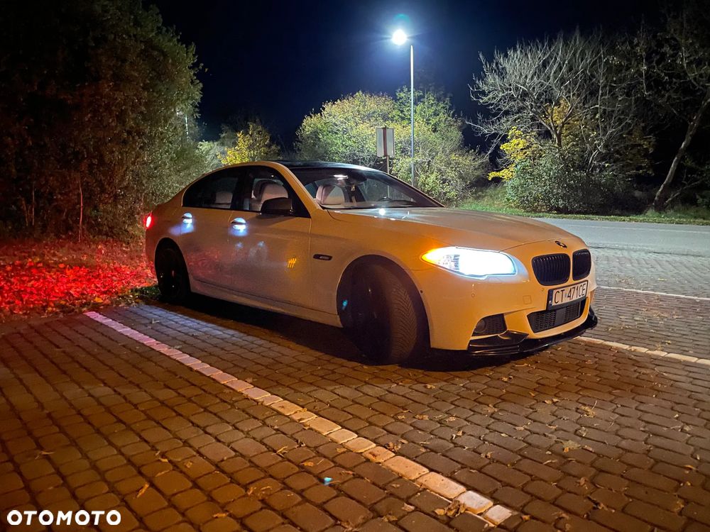 BMW Seria 5 525d xDrive - 10