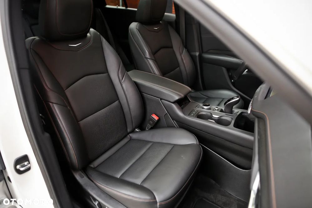 Cadillac XT4 350D AWD Launch Edition Sport - 24