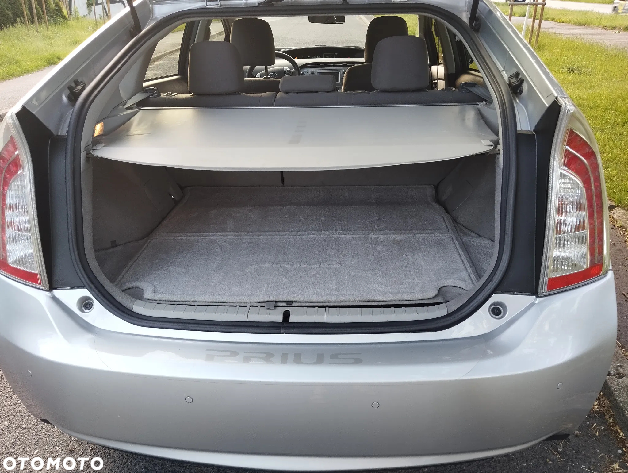 Toyota Prius (Hybrid) - 5
