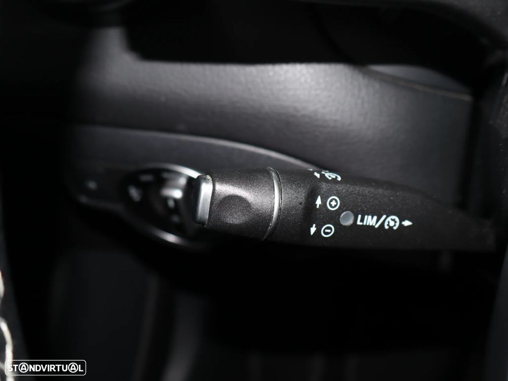 Mercedes-Benz CLA 200 d 7G-DCT Urban - 29