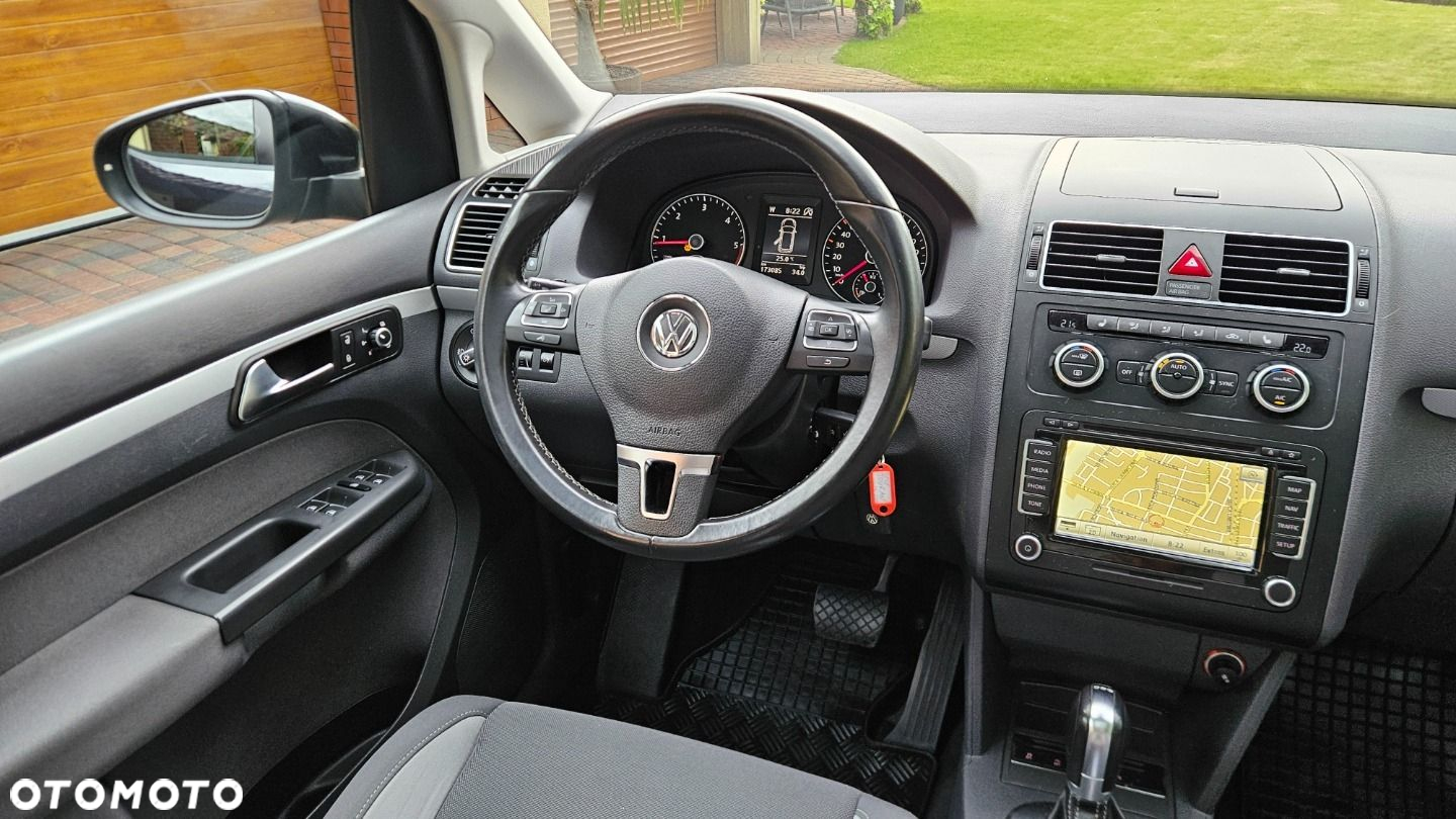 Volkswagen Touran - 17