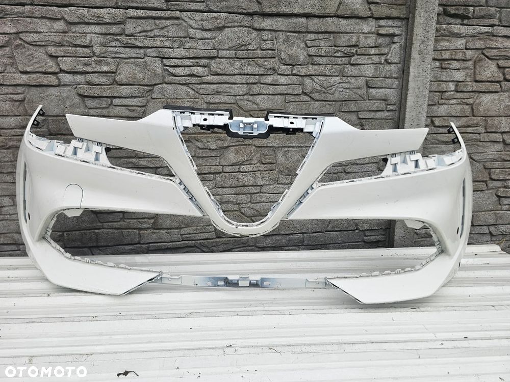 Alfa Romeo Junior    ZDERZAK PRZOD - 1