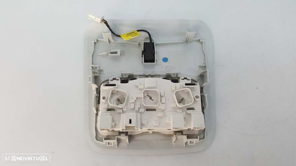 LUZ INTERIOR PEUGEOT 208 ALLURE - 4