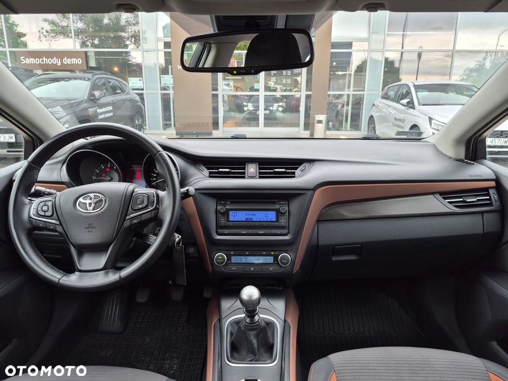 Toyota Avensis 1.8 Premium - 10