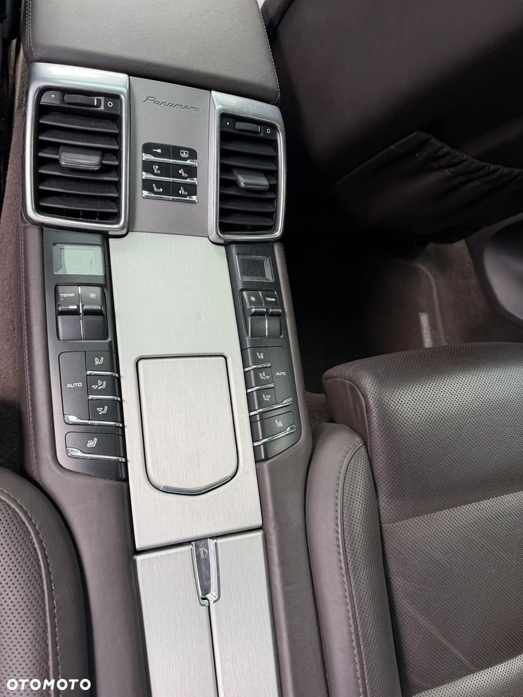 Porsche Panamera 4S - 11