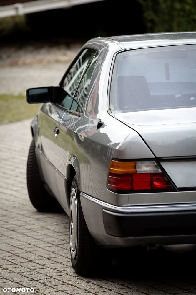 Mercedes-Benz W124 (1984-1993) - 33