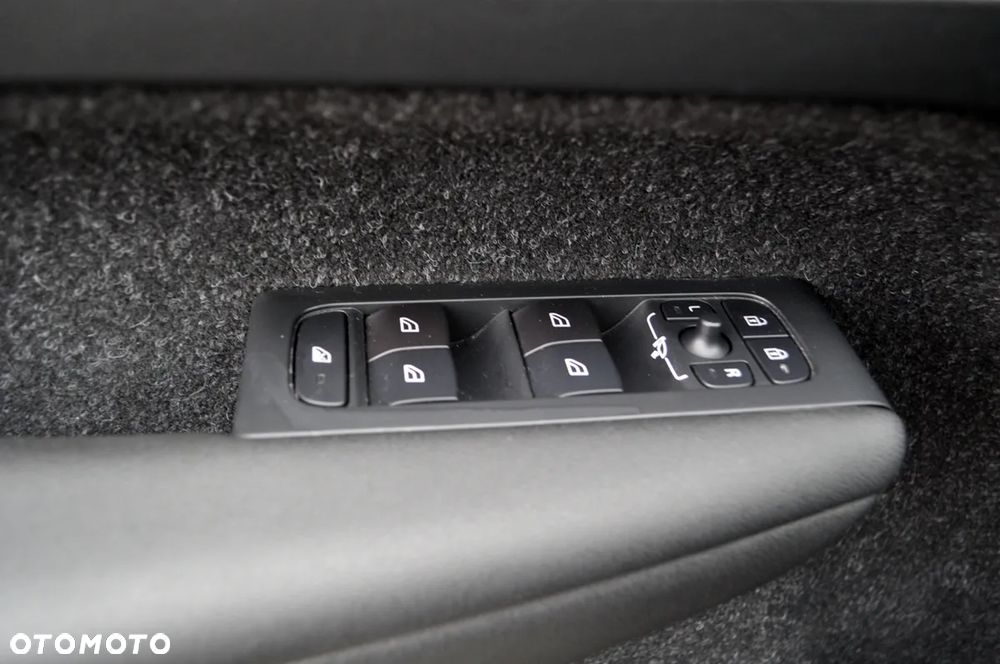 Volvo XC 40 T3 Momentum Pro - 29