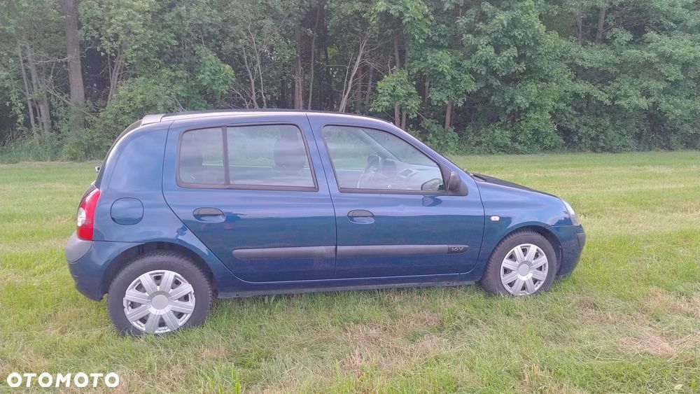 Renault Clio 1.2 16V Emotion - 11