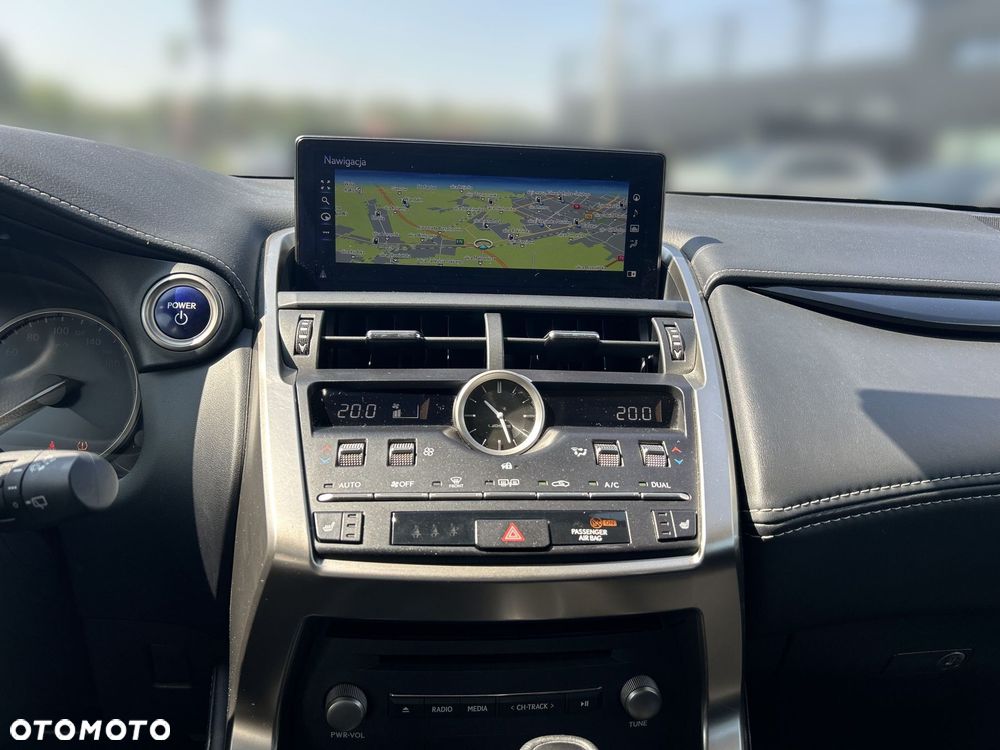 Lexus NX 300h Business Edition AWD - 19