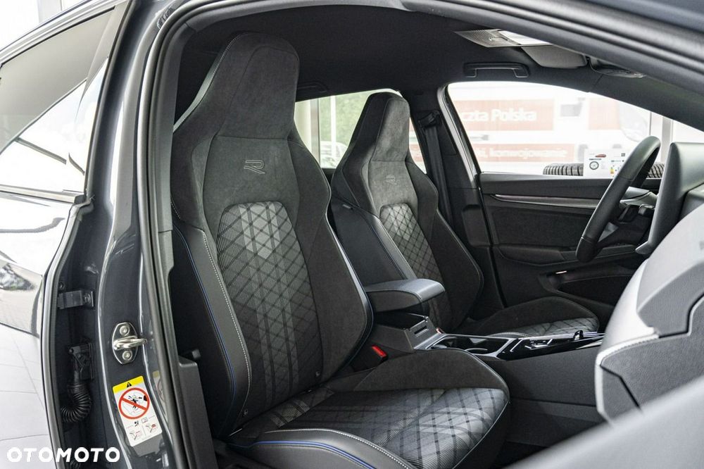 Volkswagen Golf - 24