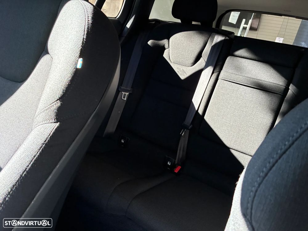 Volvo V60 2.0 B4 Momentum Plus Geartronic - 18