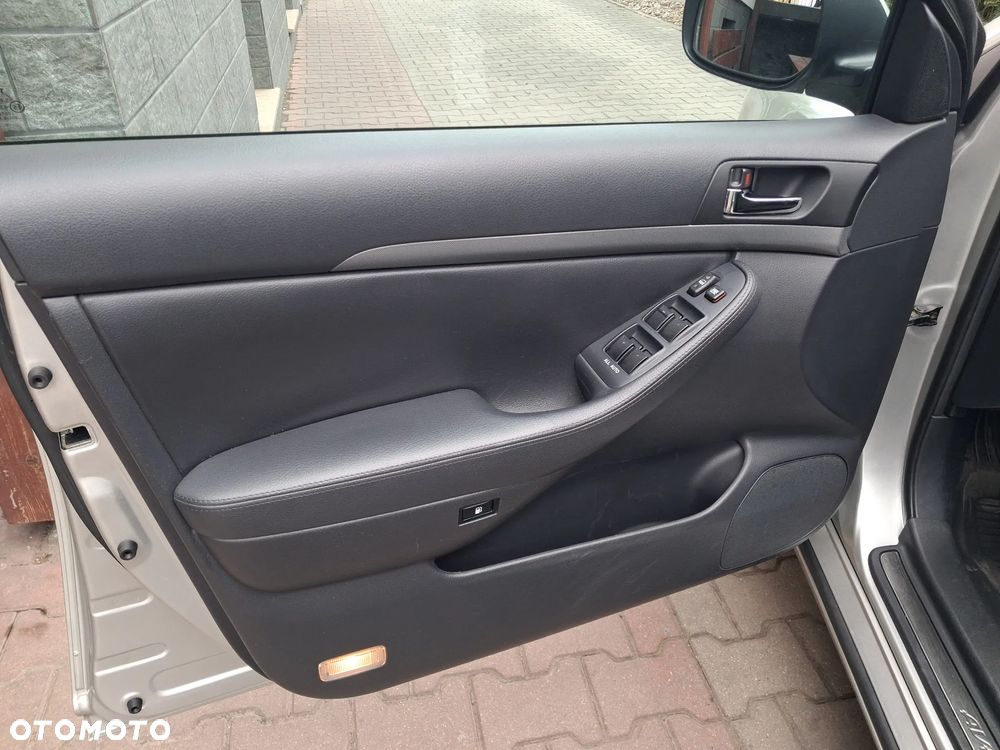 Toyota Avensis 1.8 VVT-i Executive - 12