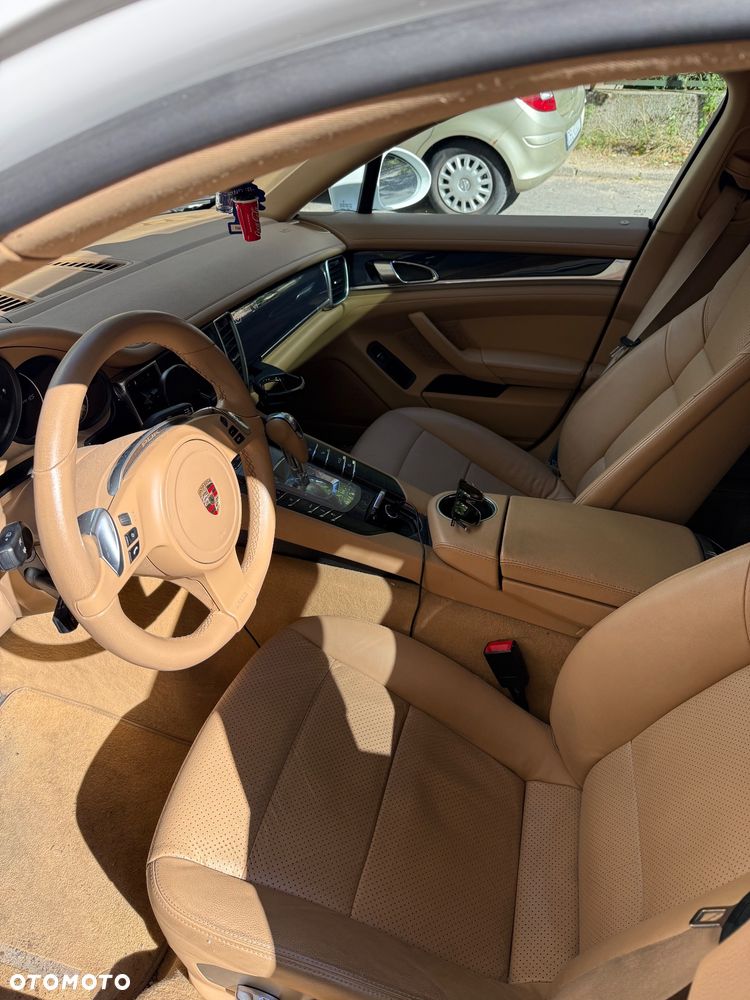 Porsche Panamera 4S - 8