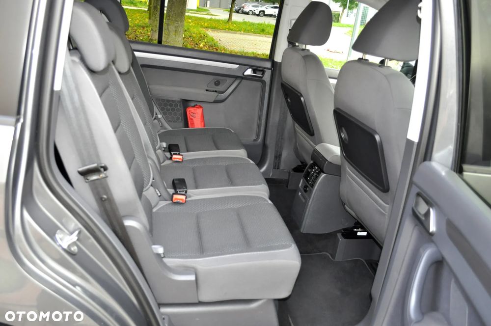 Volkswagen Touran - 18