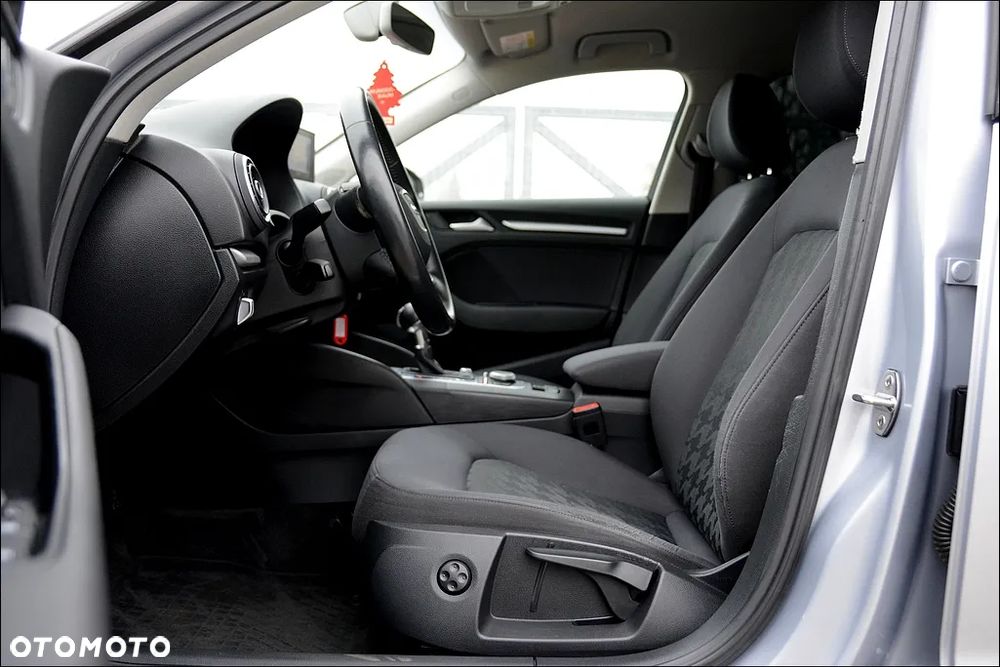 Audi A3 Sportback 1.2 TFSI S tronic Ambition - 19
