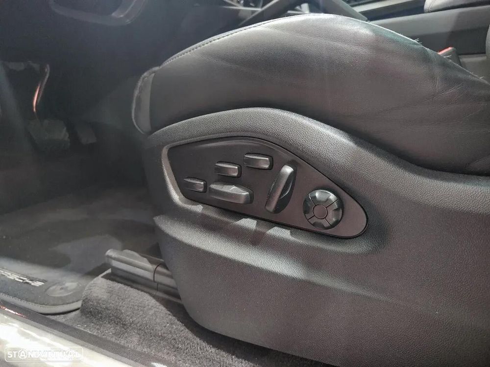 Porsche Cayenne Coupé E-Hybrid - 15