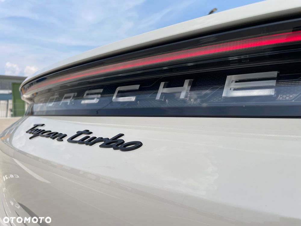 Porsche Taycan Turbo - 17
