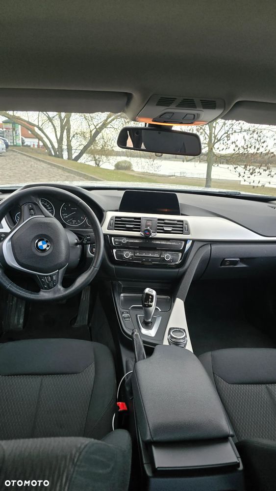 BMW Seria 3 318d - 16