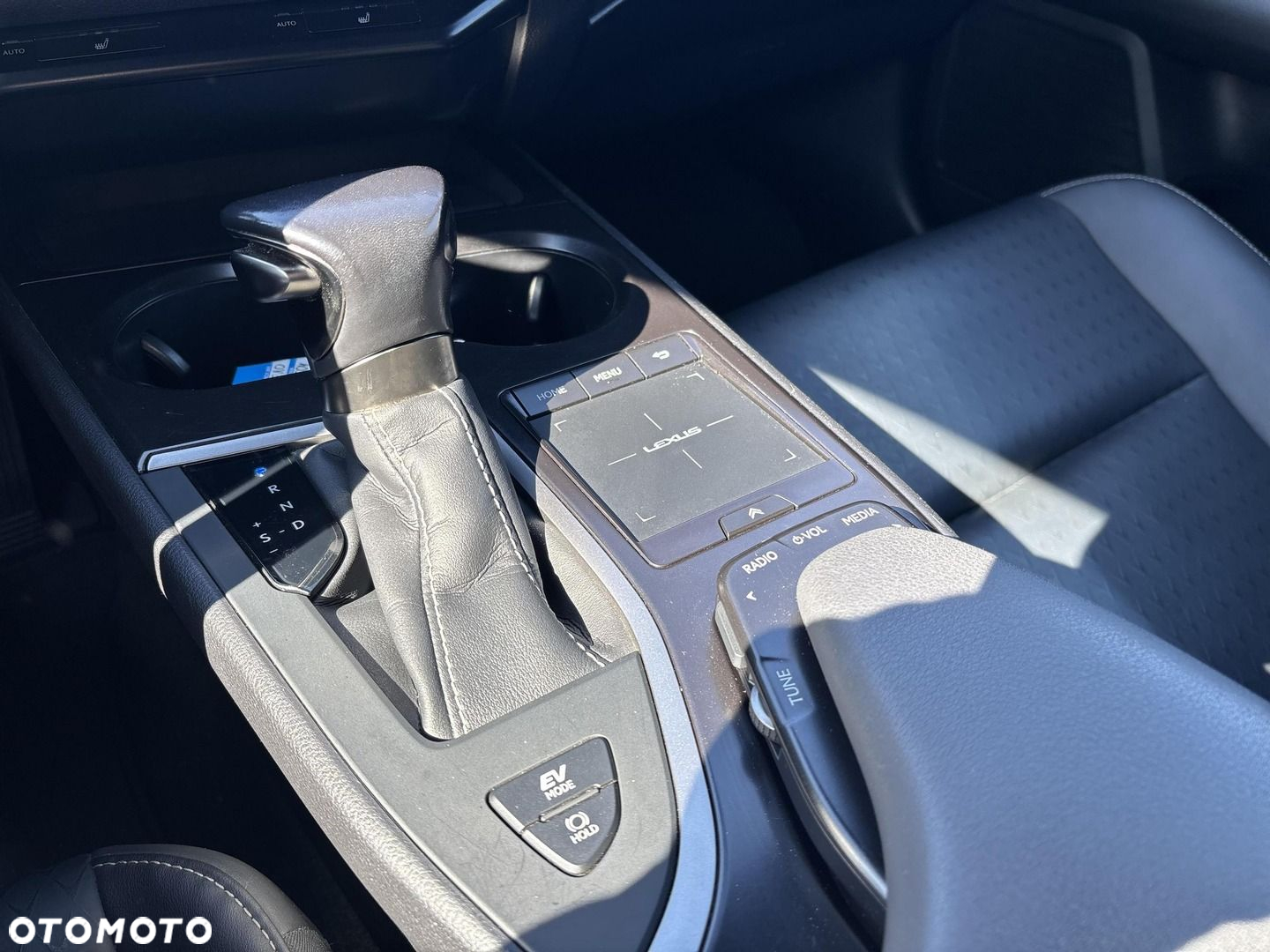 Lexus UX 250h GPF F Impression 2WD - 13
