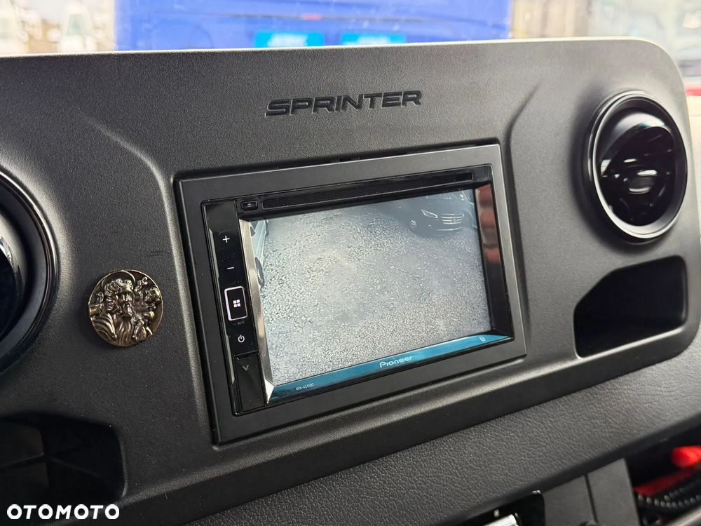 Mercedes-Benz Sprinter 517 - 22