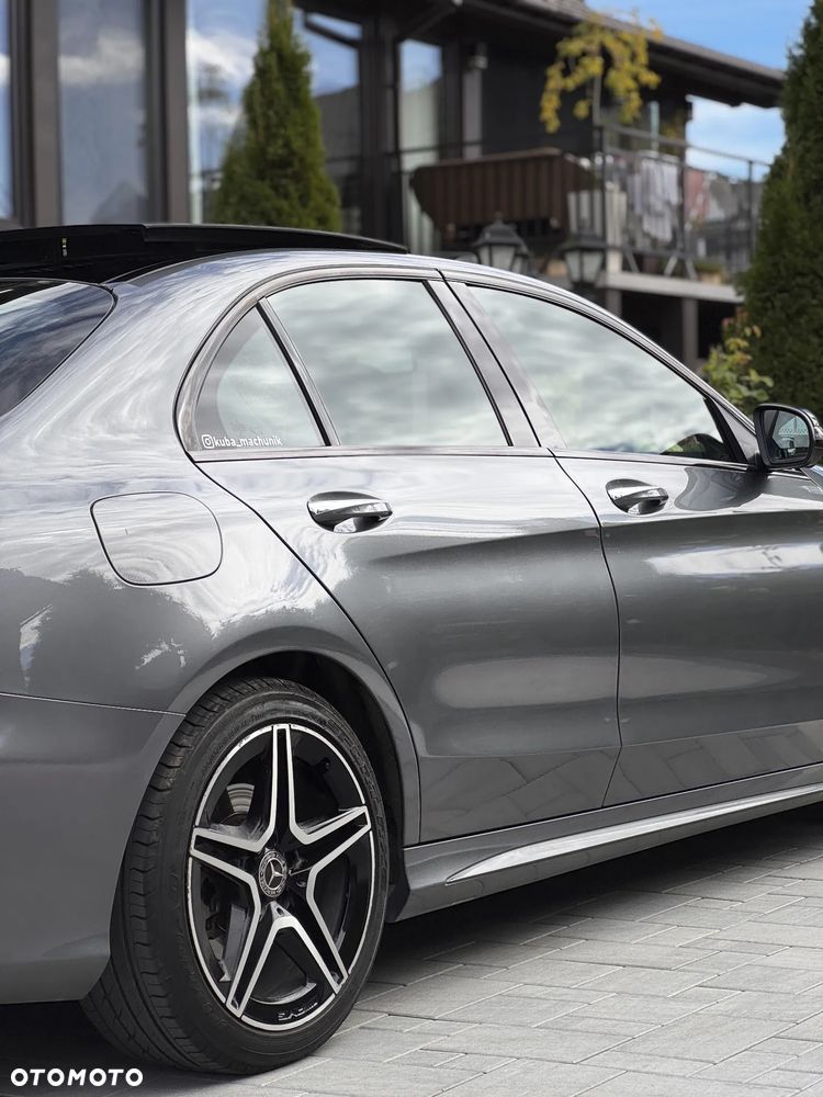Mercedes-Benz Klasa C 300 4Matic 9G-TRONIC AMG Line - 13