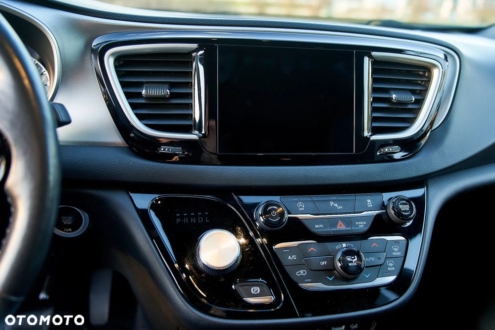Chrysler Pacifica - 12