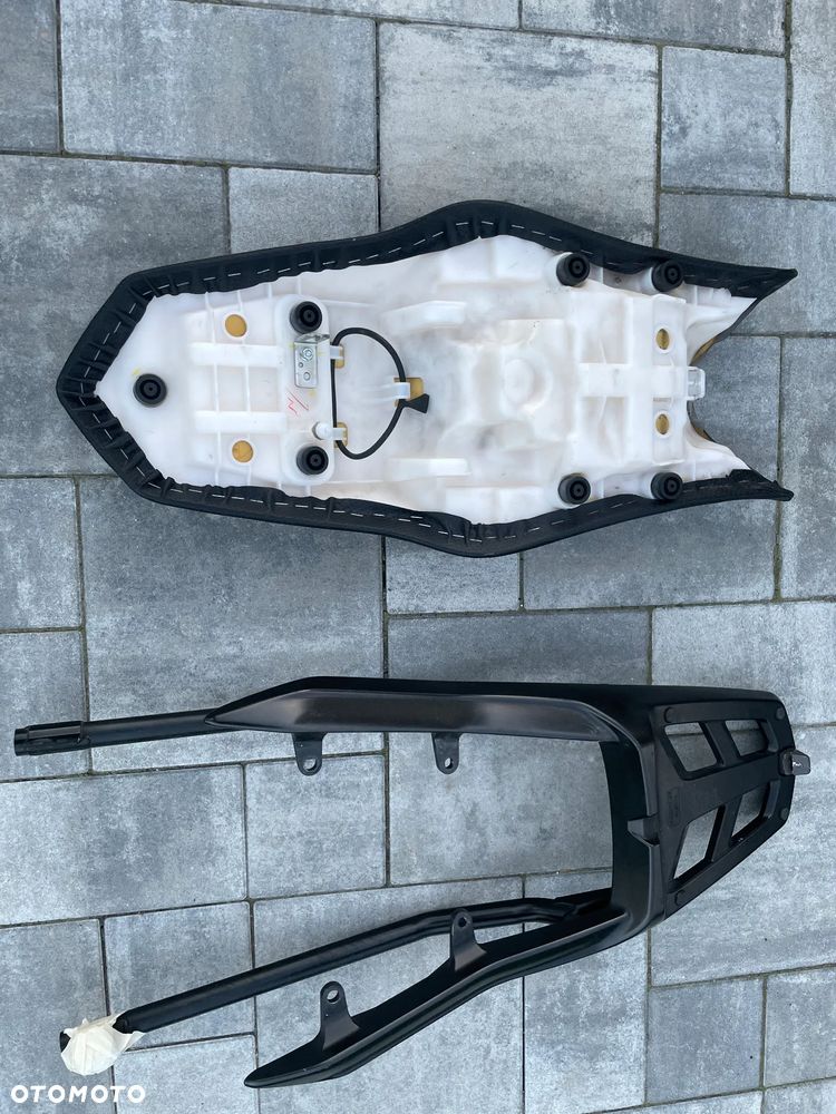Siedzenie i stelarz kufra centralnego Yamaha xj6 - 2