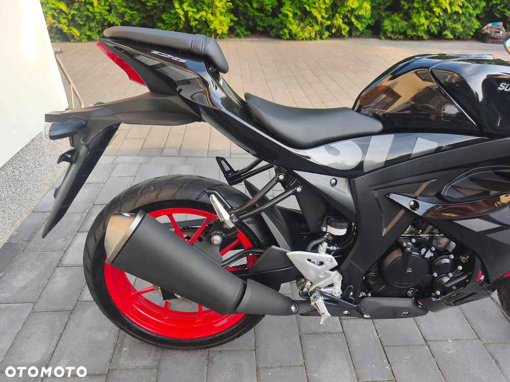 Suzuki GSX-R - 15