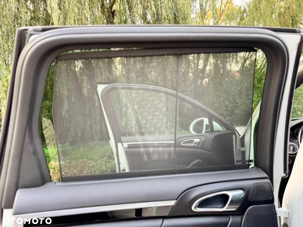 Porsche Cayenne Platinum Edition - 27