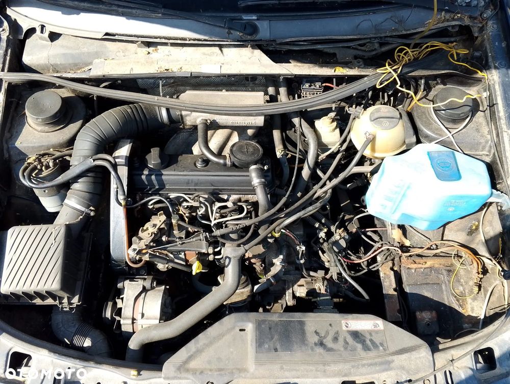 Volkswagen Passat B3 (88-91r.) 1.9 D 68KM. Silnik 1Y Skrzynia ALY pasuje do ALA, ALB, ALS ,ARC,AGC,AFE,AMA lakier LA9V.Cały na części. GWARANCJA !!!  Przód Tył Zestaw Komplet Drzwi Klapa Zderzak Błotnik Maska Grill Atrapa Szyba Pas Lampa Lusterko Boczki Fotel Kanapa Kokpit Deska Rozdzielcza Przełącznik Włącznik Sterownik Przewody Wiązka Instalacja Moduł Komputer Czujnik Listwa Pompa Alternator Wtryski Głowica Rozrusznik Kompresor Sprzęgło Dwumas Silnik Skrzynia ABS Klimatyzacji Paliwa Wspomagania Kolektor Turbina Przepustnica Zawór Chłodnica Koło Hak Belka Sanki Zawieszenie Mcpherson Półoś Amortyzator Wydech Tłumik Zacisk Most - 9