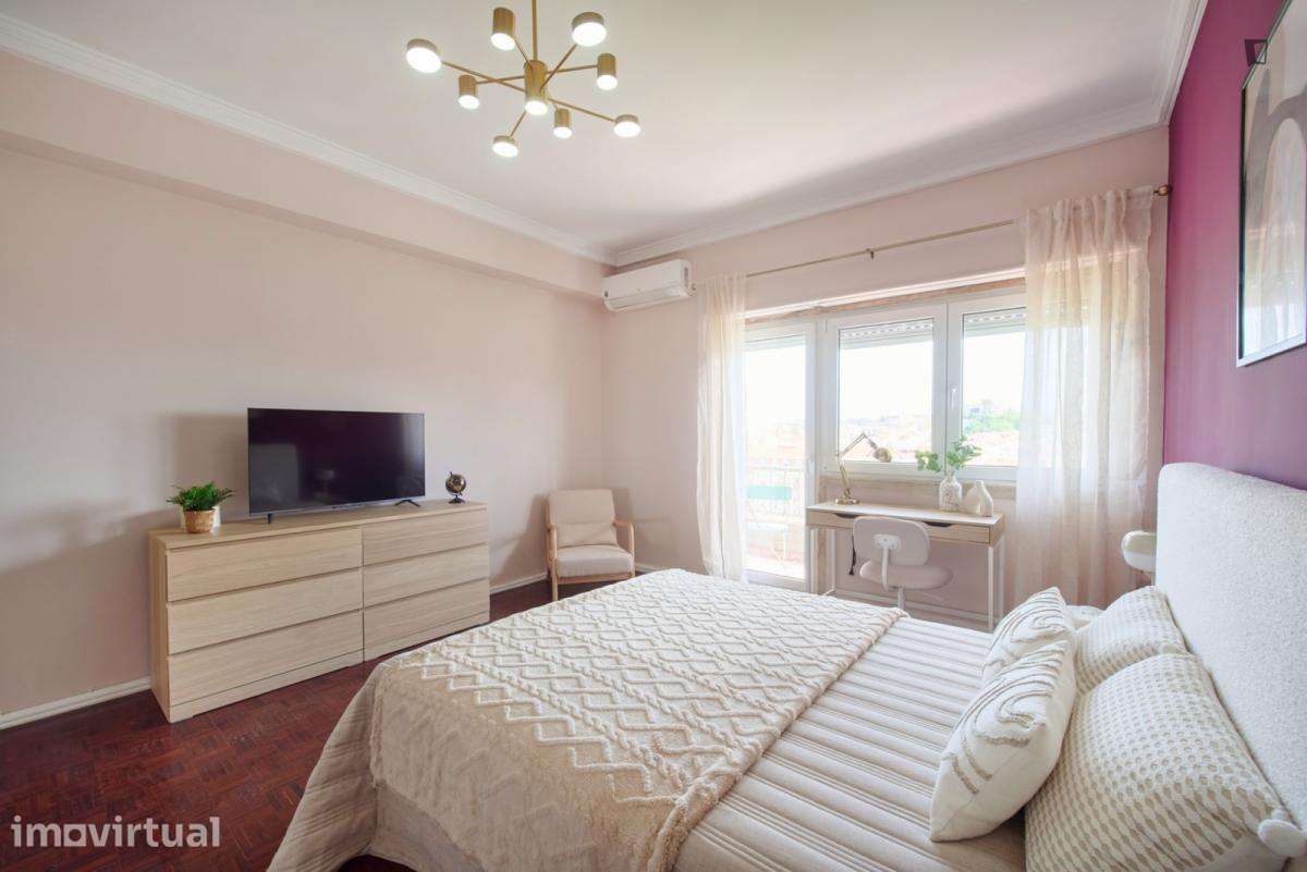 Quarto - localizado em Alameda Lisbon - Grande imagem: 2/25