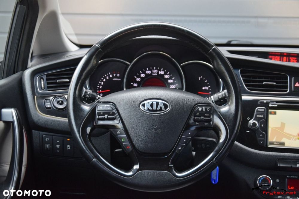 Kia Ceed - 27