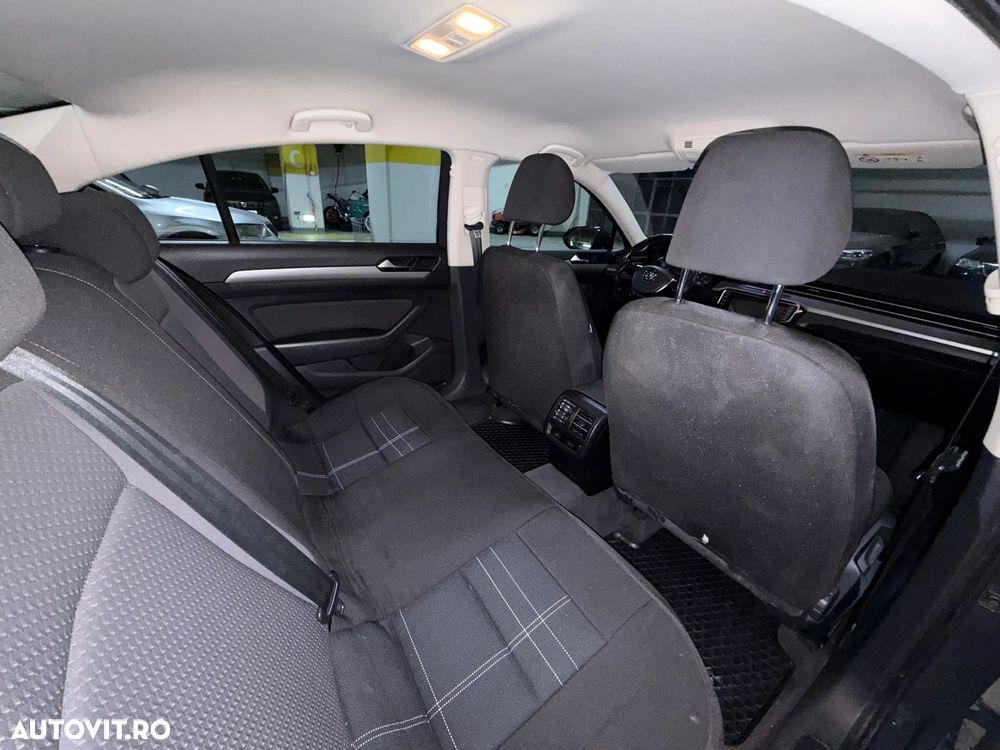 Volkswagen Passat - 30