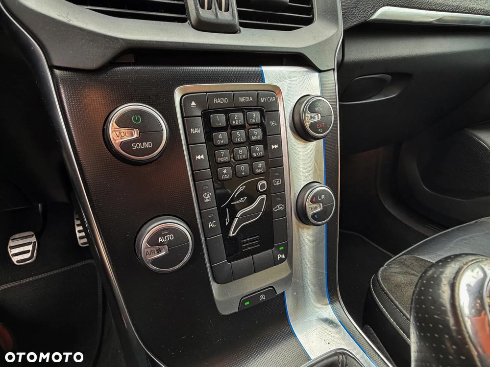 Volvo V40 D2 R Design - 8