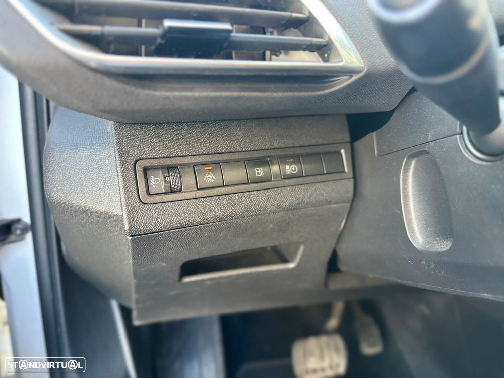 Peugeot 3008 1.6 Hybrid Allure e-EAT8 - 27