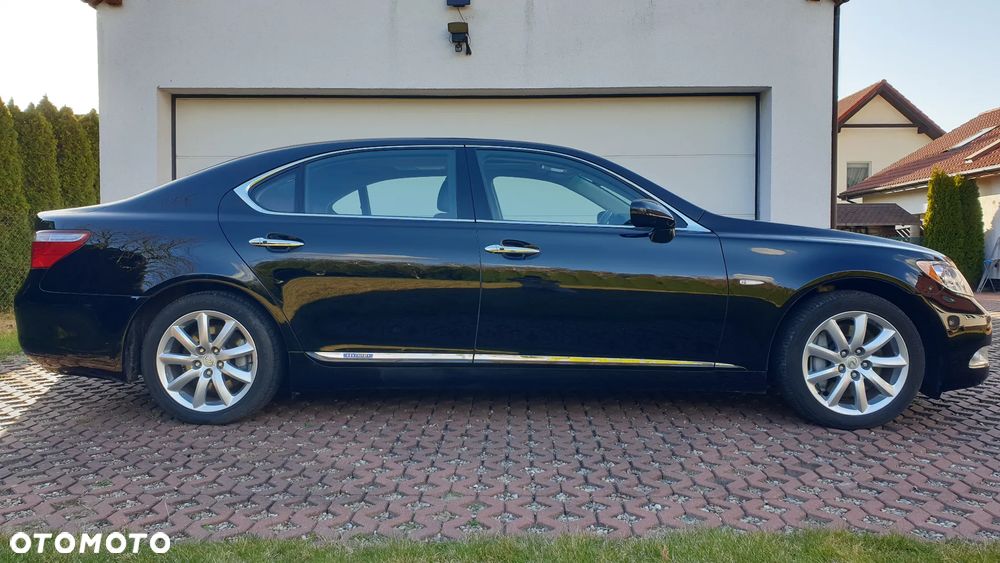 Lexus LS - 4