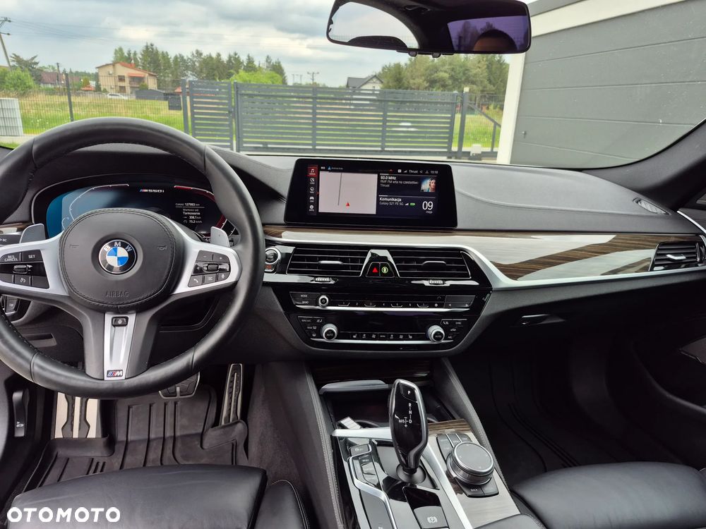 BMW Seria 5 M550i xDrive sport - 17