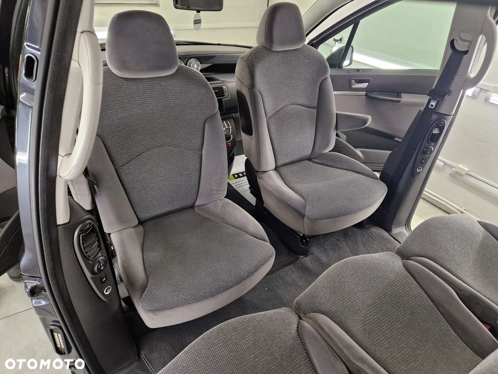 Peugeot 807 HDi 135 Family - 19