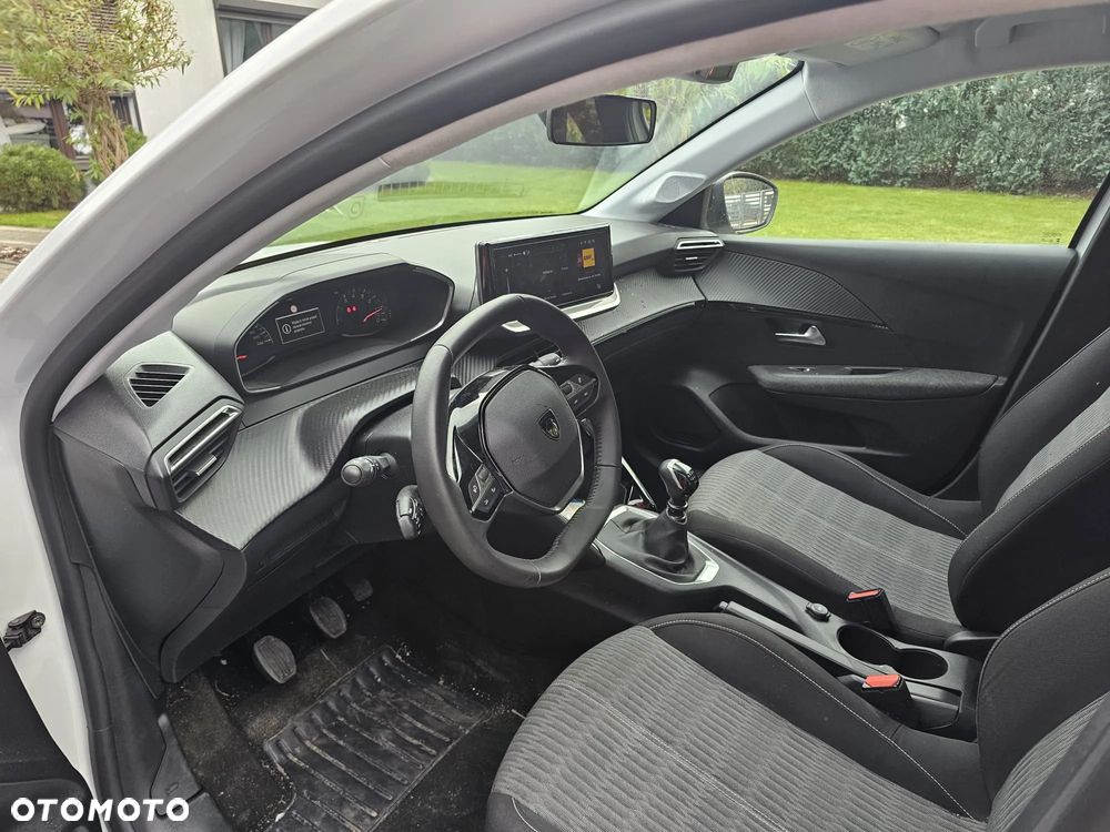 Peugeot 208 - 6