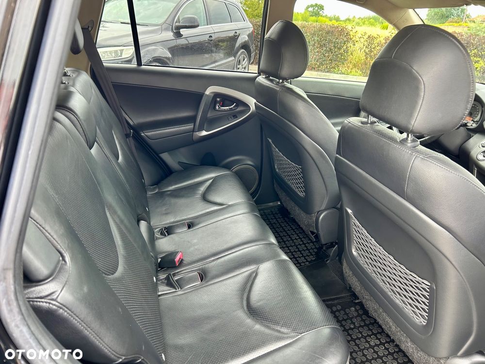 Toyota RAV4 2.0 VVT-i Premium - 11