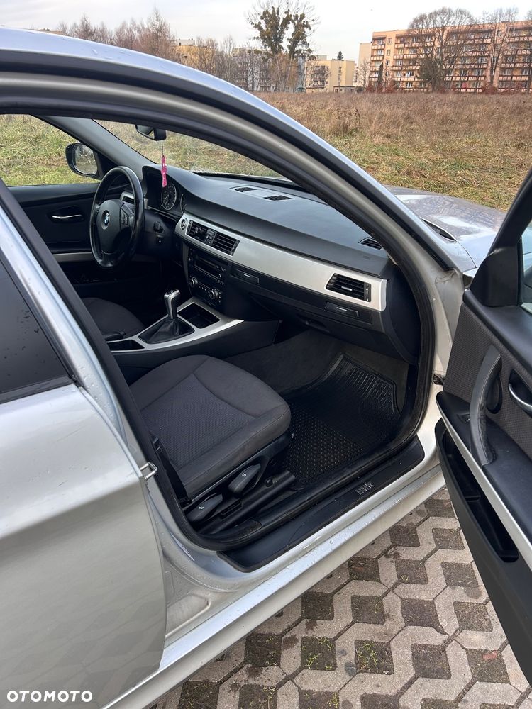 BMW Seria 3 318i - 8