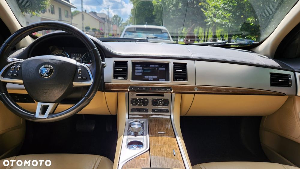 Jaguar XF 2.0 T Premium Luxury - 13