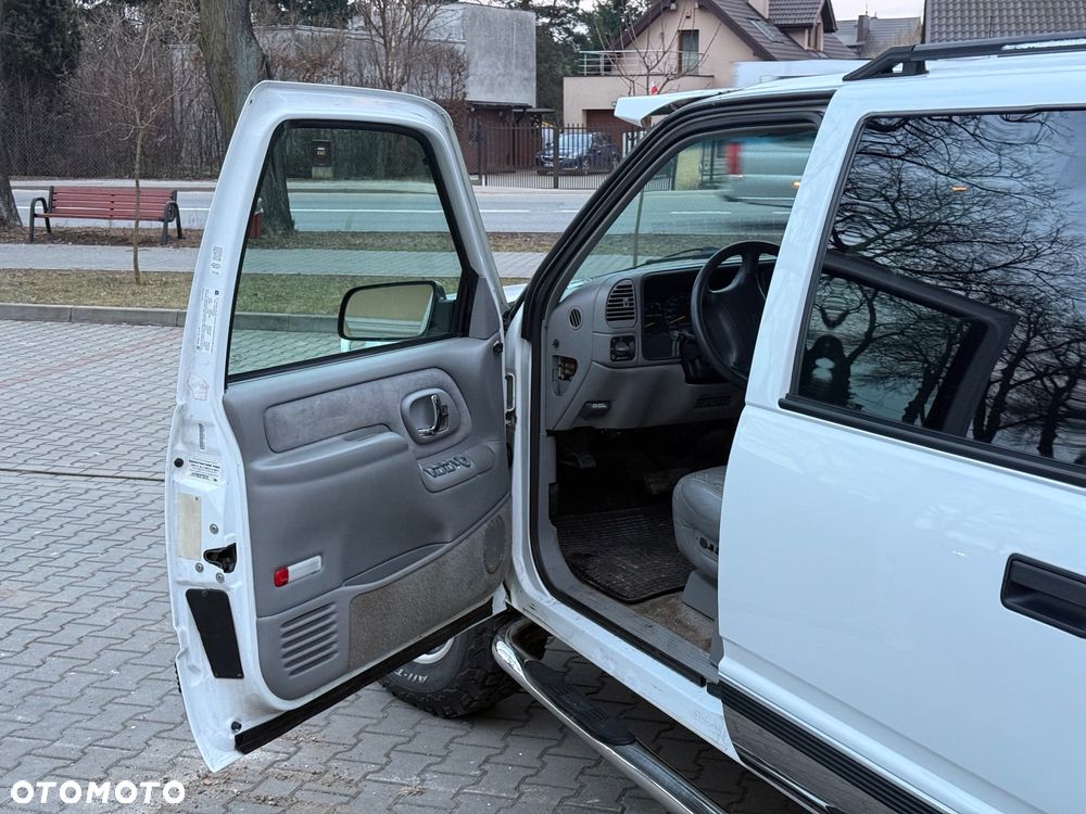Chevrolet Suburban - 29